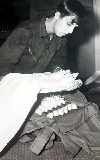 Charlie Fox parachute packing