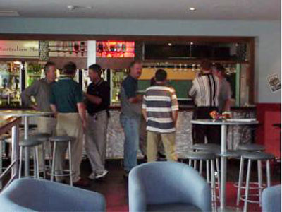 boys-at-bar